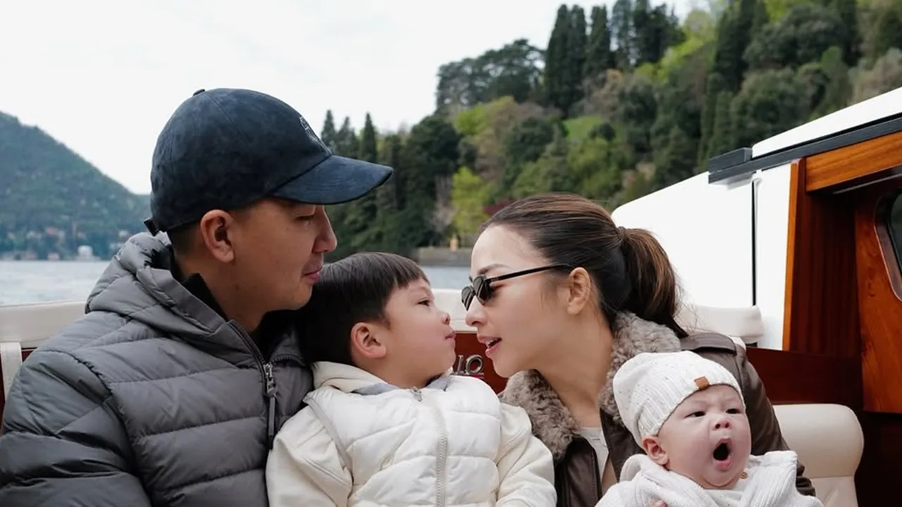 Pemotretan Nikita Willy Bareng Indra Priawan dan 2 Anaknya, Kompak Banget