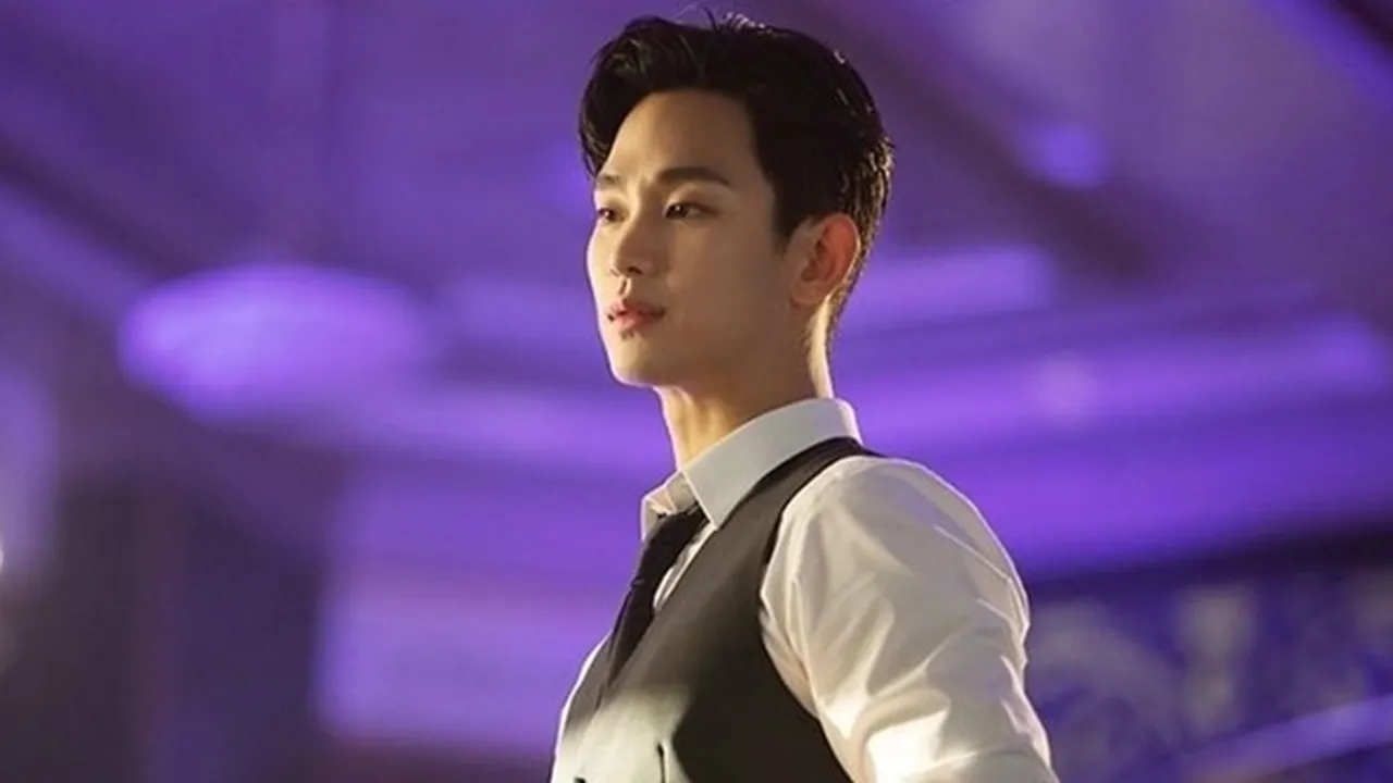 Pemotretan Perdana Kim Soo Hyun Pasca Selesai Wamil, Ganteng Bikin Silau!