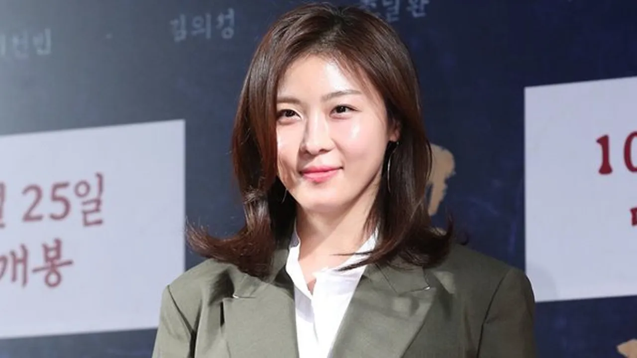 Penampilan Ha Ji Won yang Cantik Berseri dan Muda Banget di Drama 'CHOCOLATE'