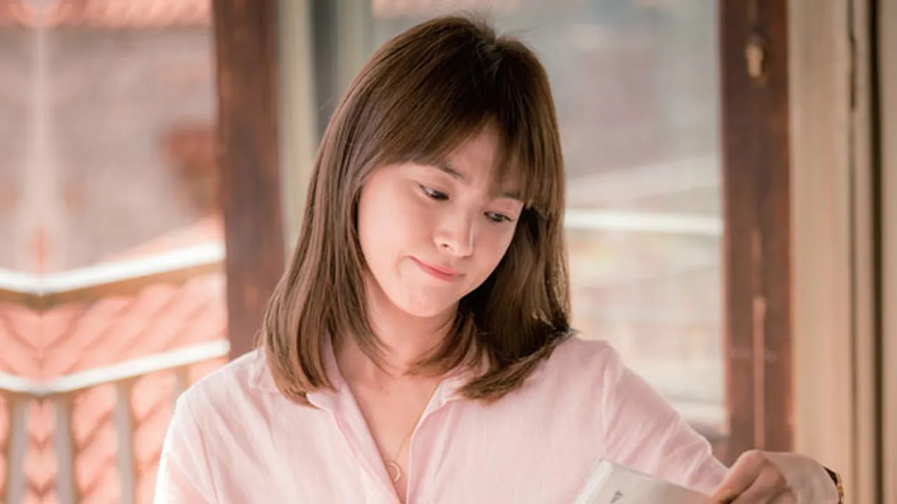 Penampilan Song Hye Kyo Dengan Style Rambut Baru Yang Pendek Banget