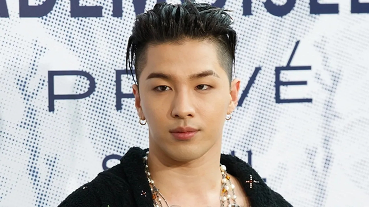 Penampilan Terbaru Taeyang Big Bang Sepulang Wamil, Berkepala Botak & Tetap Ganteng Menawan
