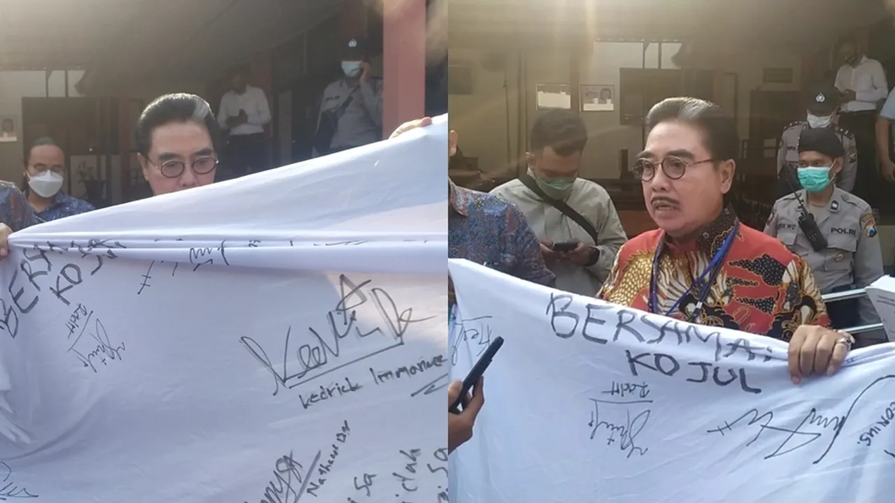 Pengacara Julianto Ekaputra Beberkan Spanduk Tanda Tangan Sebagai Pembelaan