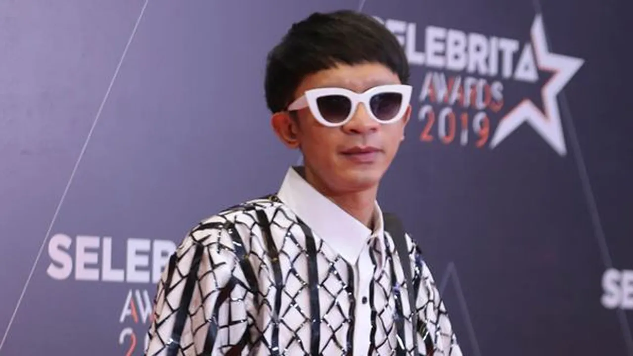 Pengakuan Aming Soal Pakai Alat Bantu Pendengaran dan Konsumsi Ganja Saat SD