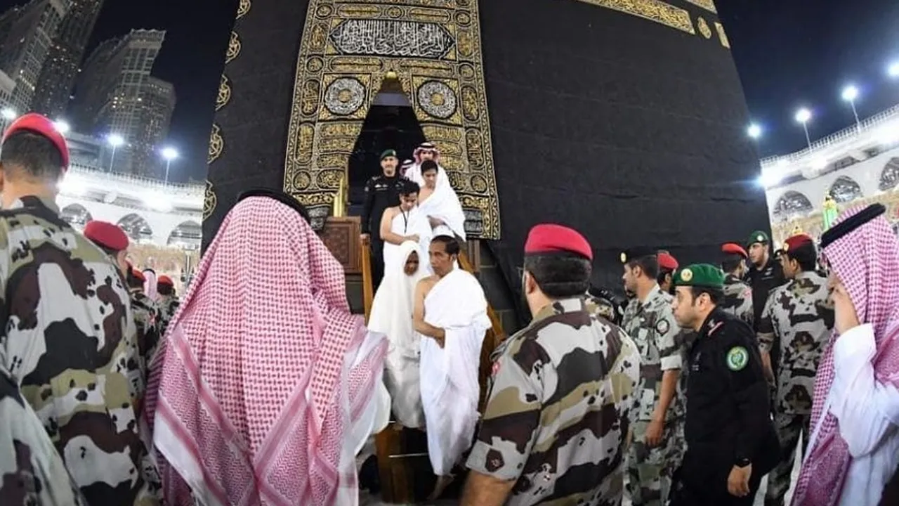 Pengalaman Sekali Seumur Hidup, Jokowi & Keluarga Masuk ke Dalam Kabah