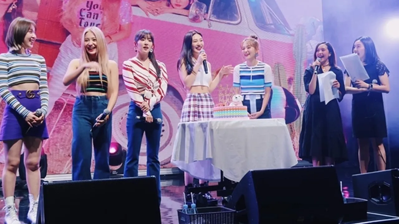 Pengalaman Tak Terlupakan Beby Tsabina Jadi MC di Acara Red Velvet