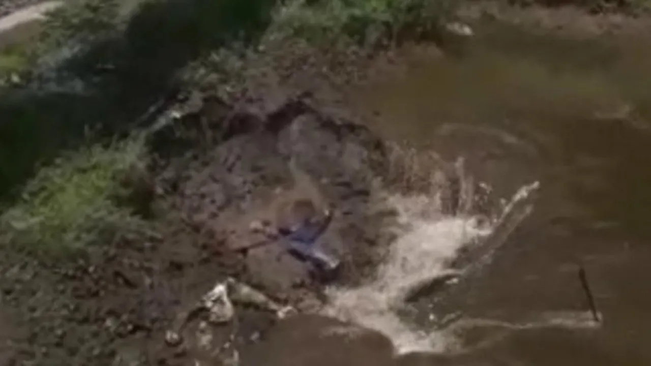 Penjelasan Dari Video Viral Air Kali Kuning Tersedot ke Tanah Penjelasan Dari Video Viral Air Kali Kuning Tersedot ke Tanah