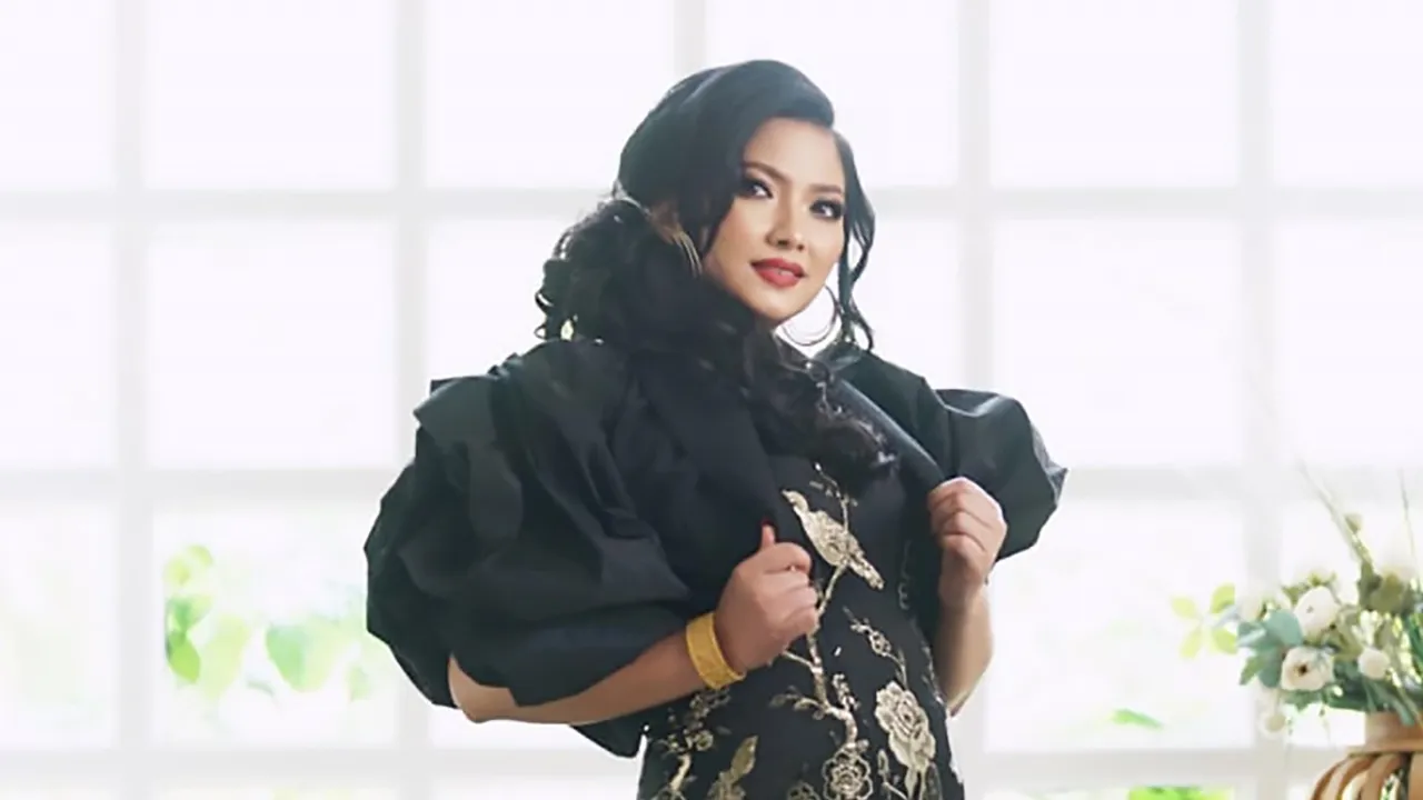 Penyangi 90an, Fryda Lucyana Comeback Lewat Single 'Sumpahku', Kolab dengan Saudara Sendiri Penyangi 90an, Fryda Lucyana Comeback Lewat Single 'Sumpahku', Kolab dengan Saudara Sendiri