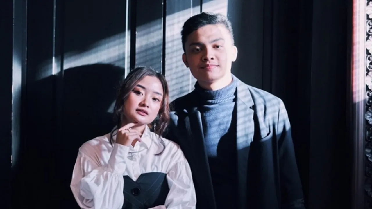 Penyanyi Duet Bonn dan Thalia Jalani Debut Bawakan Lagu Ciptaan Denny Chasmala