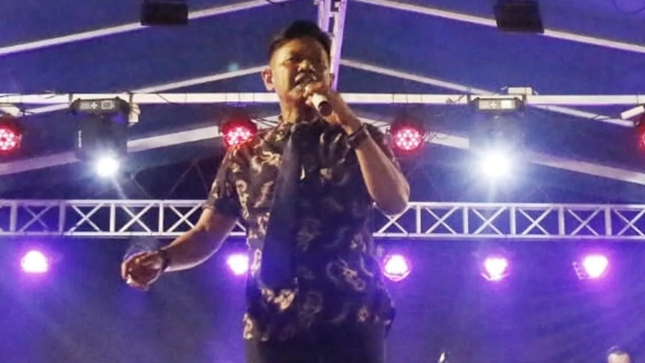 Penyanyi Senior Obbie Mesakh Sukses Hibur Warga Bangka