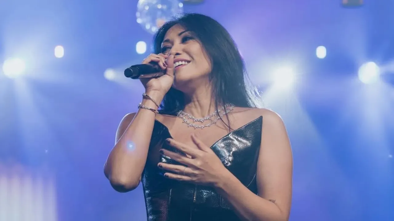 Penyesalan Anggun C Sasmi, Pernah Keriting Rambut Demi Mirip Mariah Carey