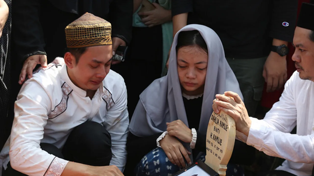 Penyesalan Kiki Farrel Usai Sang Bunda Meninggal Dunia