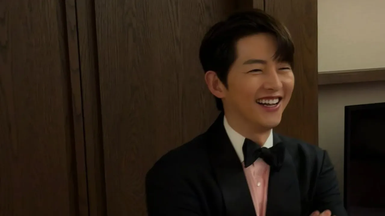 Potret Unik Song Joong Ki di Hari Ulang Tahun, Bapak Dua Anak Pakai Tas Jajan