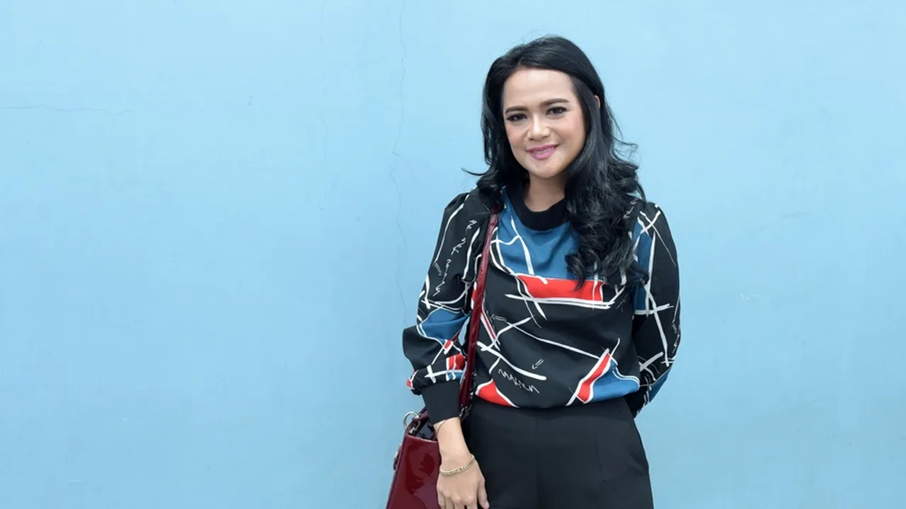 Percekcokan Menahun Jadi Alasan Shezy Idris Gugat Cerai Suami Percekcokan Menahun Jadi Alasan Shezy Idris Gugat Cerai Suami