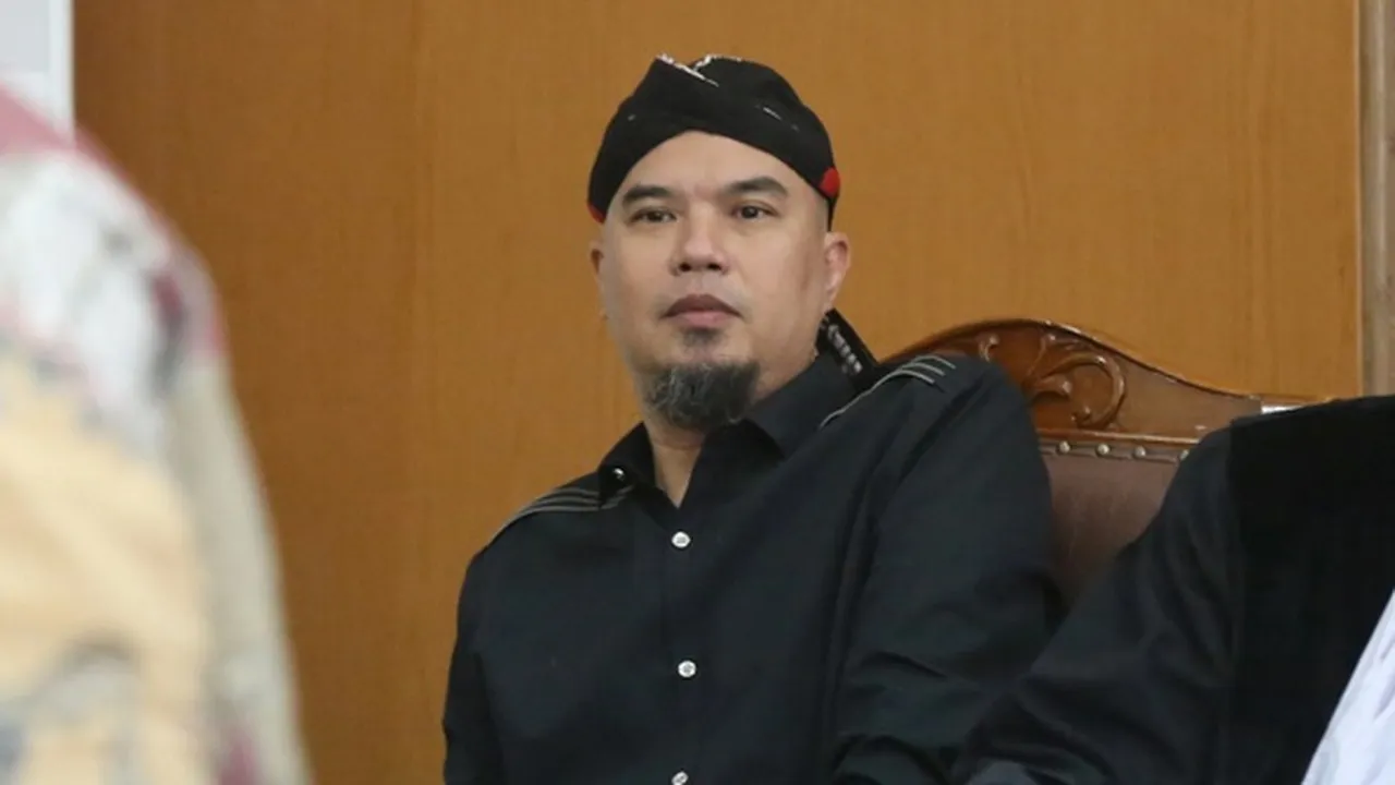 Perdana Foto Mugshot, Ahmad Dhani: Kayak Maling Motor Perdana Foto Mugshot, Ahmad Dhani: Kayak Maling Motor