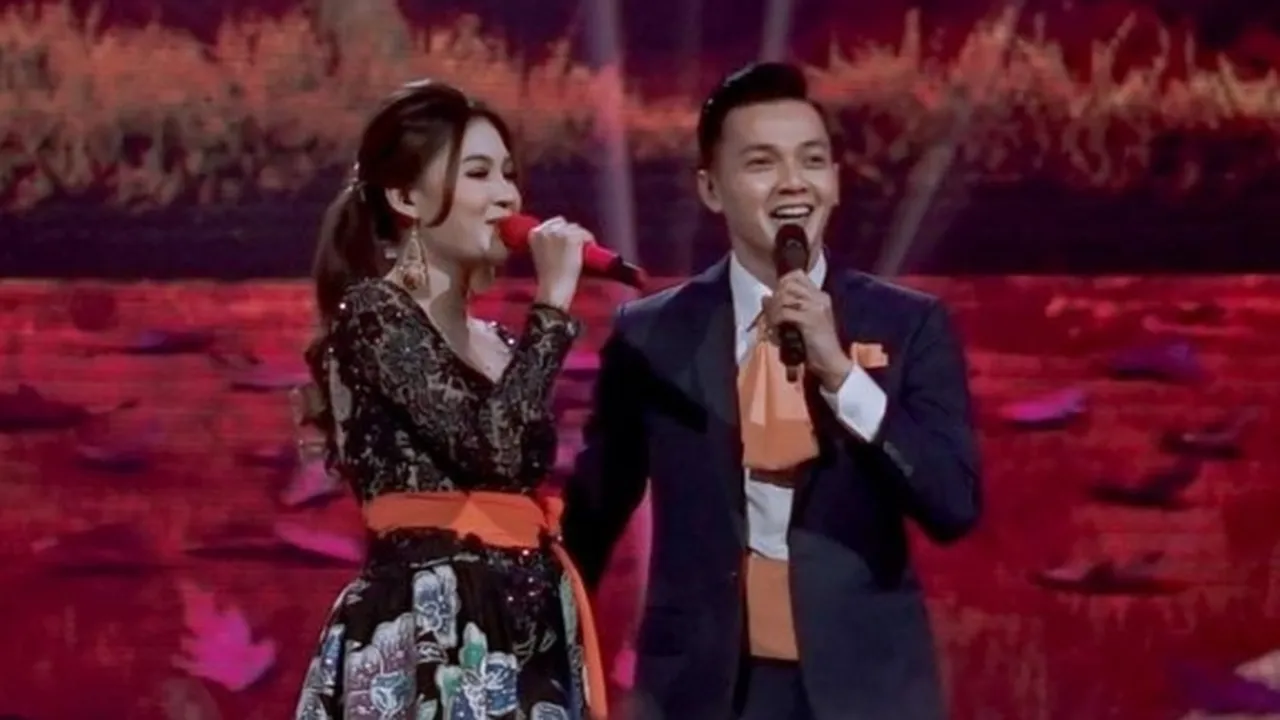 Perdana! Nella Kharisma Ajak Dory Harsa Tampil Duet di Atas Panggung