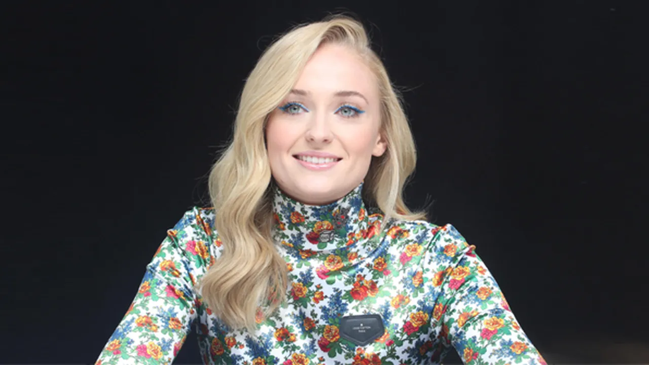 Perdana! Sophie Turner Akhirnya Perlihatkan Baby Bump yang Sudah Besar di Depan Umum