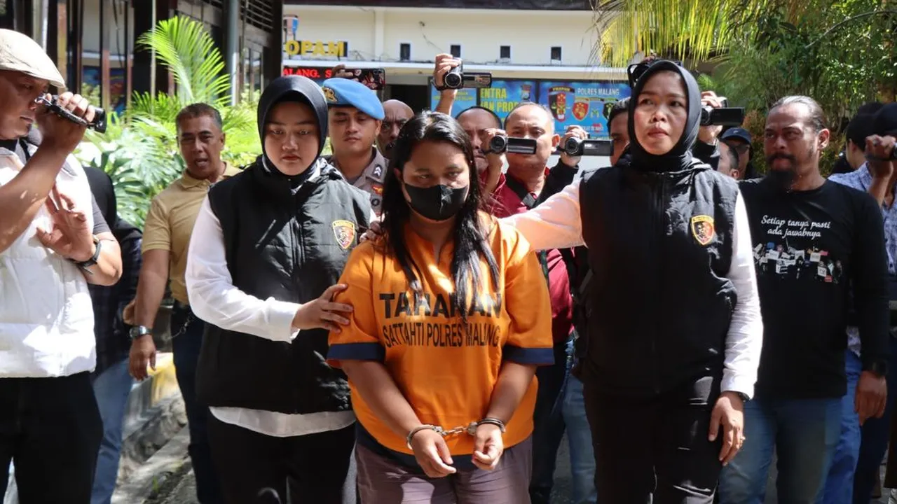 Perempuan di Malang Ditangkap Setelah Kemas Ulang Beras Subsidi Jadi Beras Premium