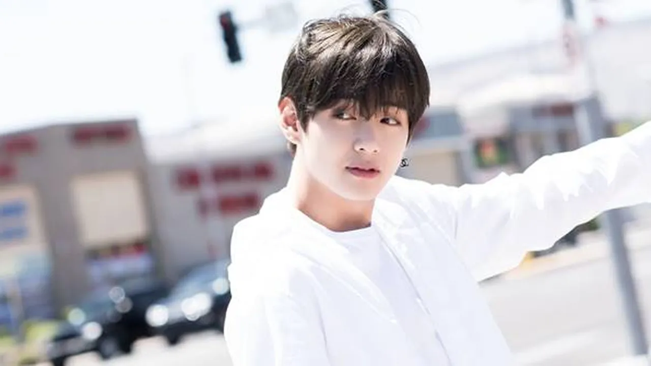 Perkenalkan Diri Pakai Bahasa Indonesia, V BTS Langsung Trending dan Bikin Baper