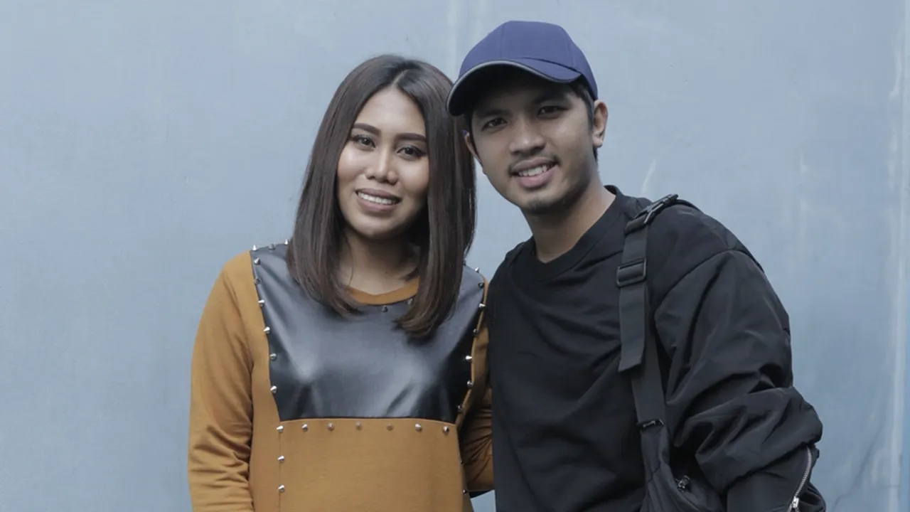 Pernah Disebut Pengangguran, Suami Hadiahi Evi Masamba Mobil Mewah
