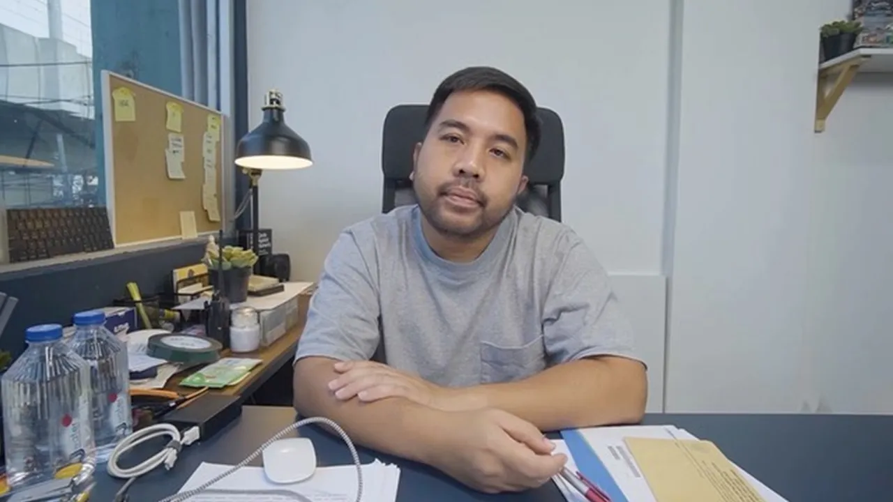 Pernah Gak Lucu Kala Open Mic, Adriano Qalbi Kesal Sampai Banting Mikrofon