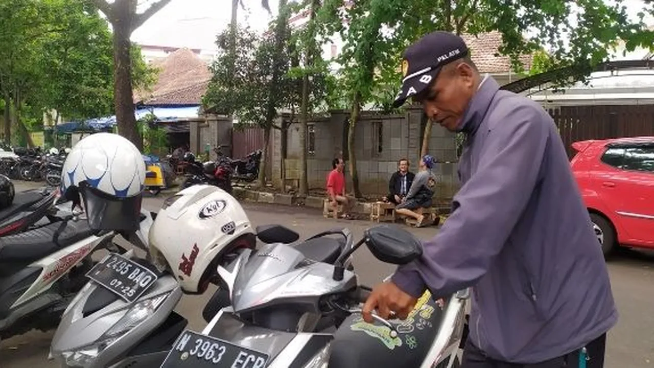 Pernah Juara Tinju Dunia, Dobrak Arter Sekarang Jadi Juru Parkir