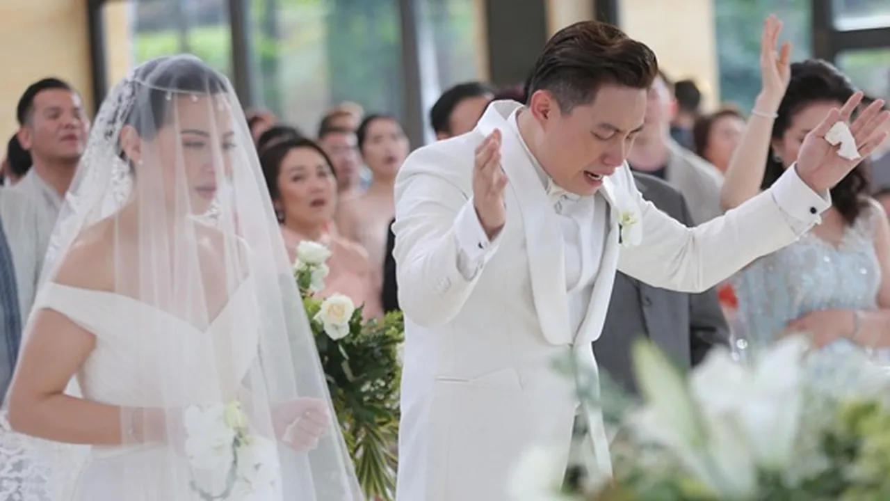 Pernikahan Edric Tjandra Begitu Emosional, Luna Maya dan Iwet Ramadhan Dibuat Nangis