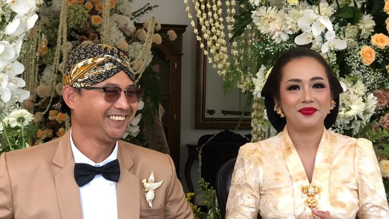 Pernikahan Putra Pasangan Herwan Prandoko-Soimah Pancawati Digelar dengan Tradisi yang Kental