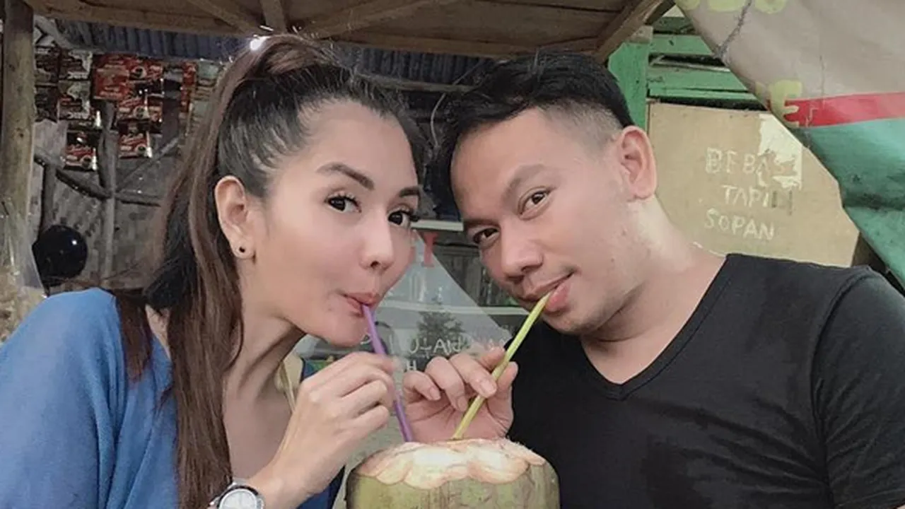 Persembahan Cinta Vicky Prasetyo untuk Anggia Chan, Romantis Bak Lamaran