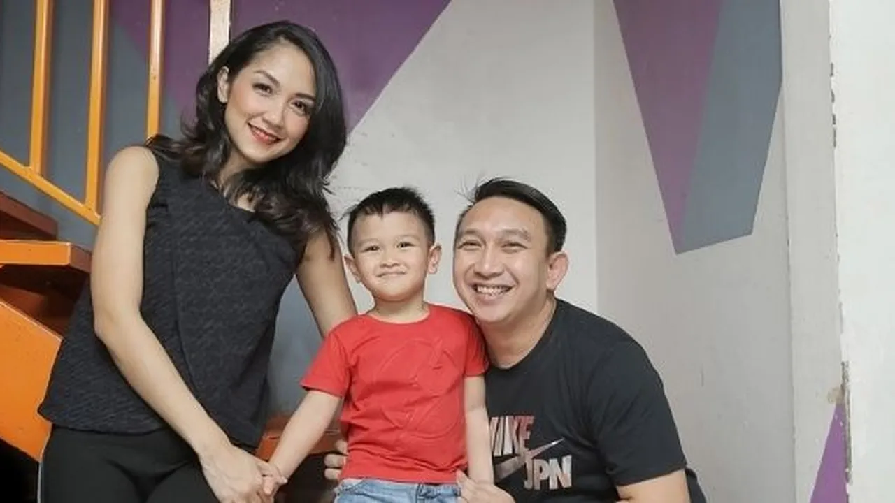 Persiapan Liburan, Augie Fantinus Berburu Pakaian