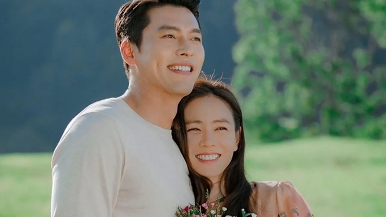 Pertama Kali Kabar Pacaran Sepanjang Karir, Son Ye Jin Malu-Malu Mengakui Hubungan Cintanya dengan Hyun Bin Pertama Kali Kabar Pacaran Sepanjang Karir, Son Ye Jin Malu-Malu Mengakui Hubungan Cintanya dengan Hyun Bin