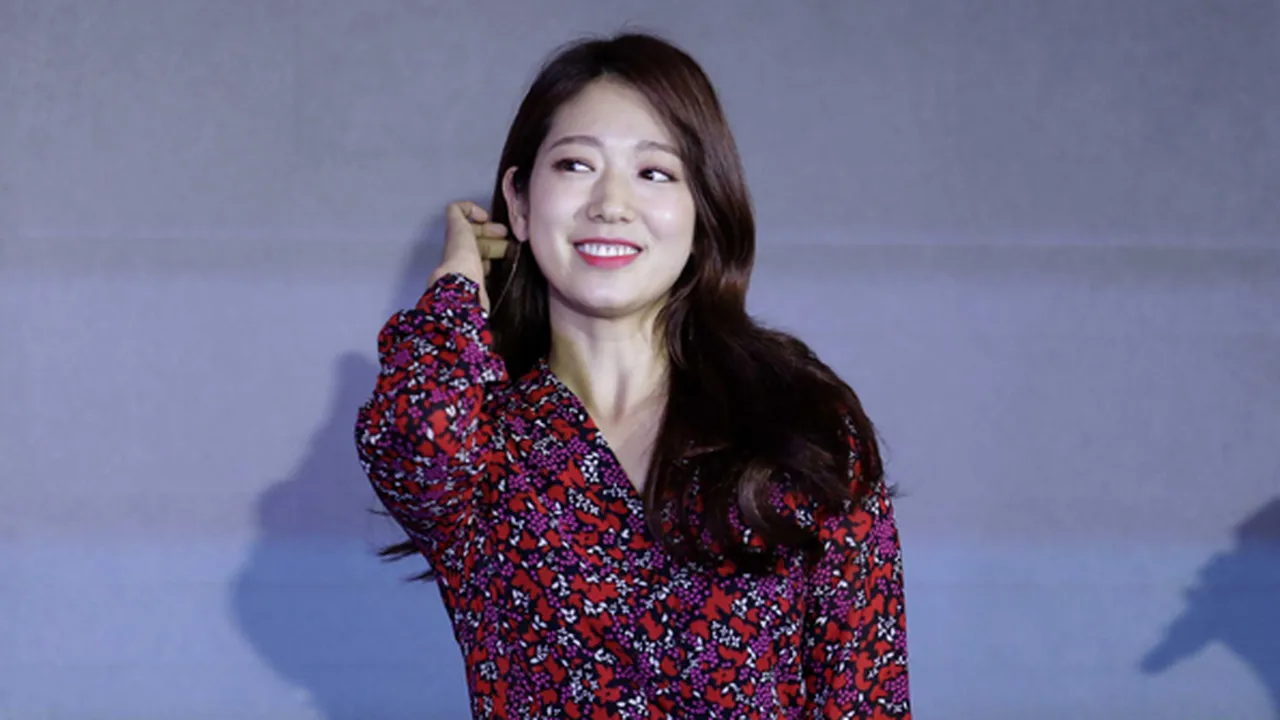 Pertama Kali ke Jakarta, Park Shin Hye Senang Disambut Banyak Fans