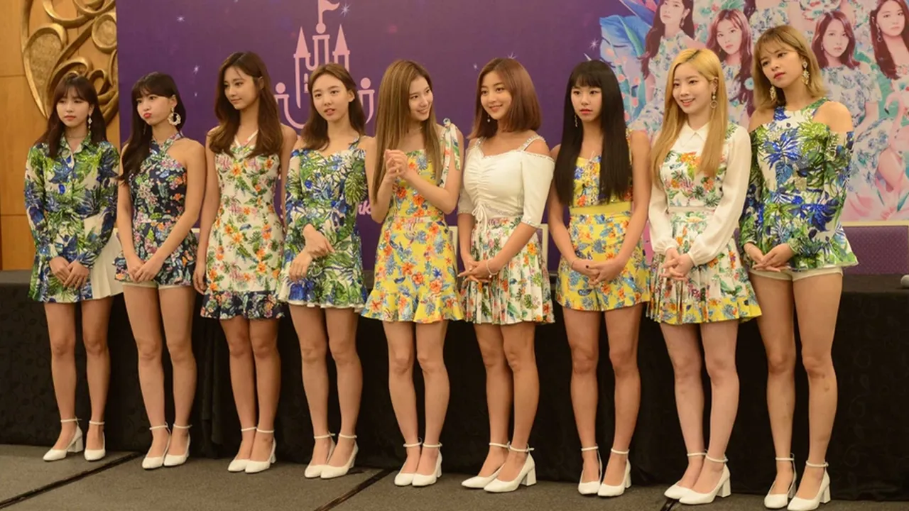 Pertama Kali Konser di Indonesia, TWICE Tak Sabar Bertemu Para Penggemar