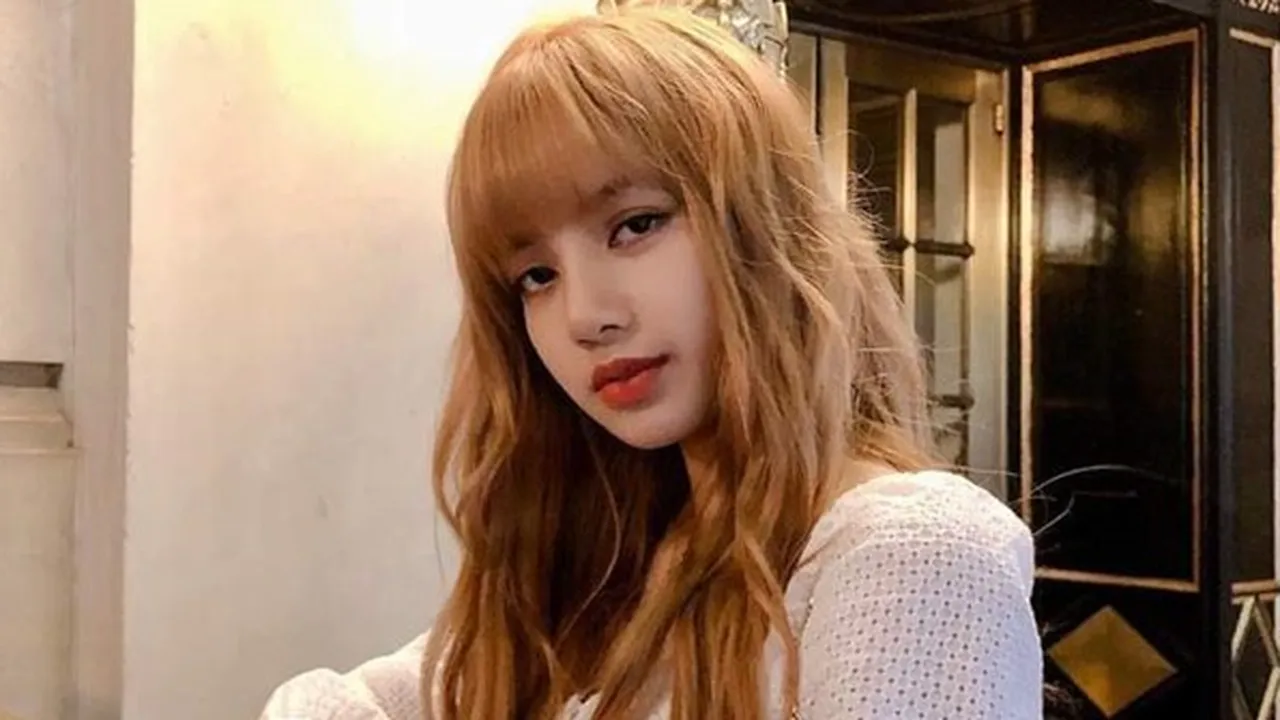 Pertama Kali Posting di Akun Weibo, Lisa BLACKPINK Jadi Trending!