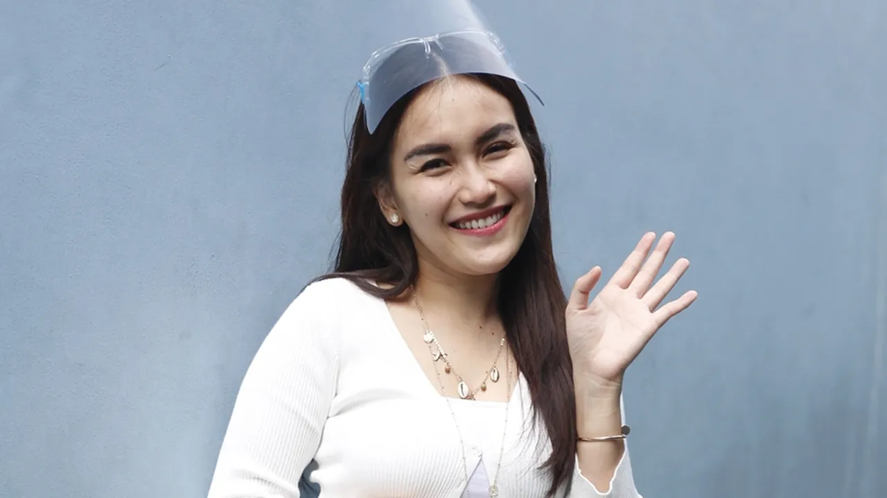 Pertama Kali Unggah Foto Berdua Dengan Aditya Jayusman, Ayu Ting Ting: Siapa Bilang Putus?