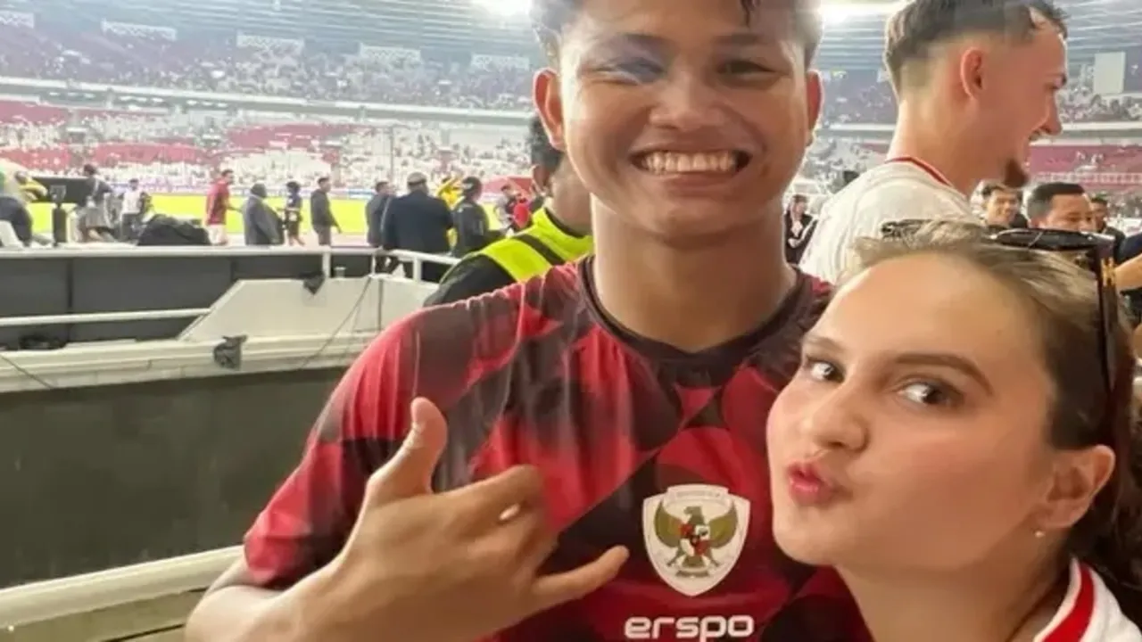Pesona Menawan Jessica Rosmaureena, Kekasih Hokky Caraka Stiker Timnas Indonesia