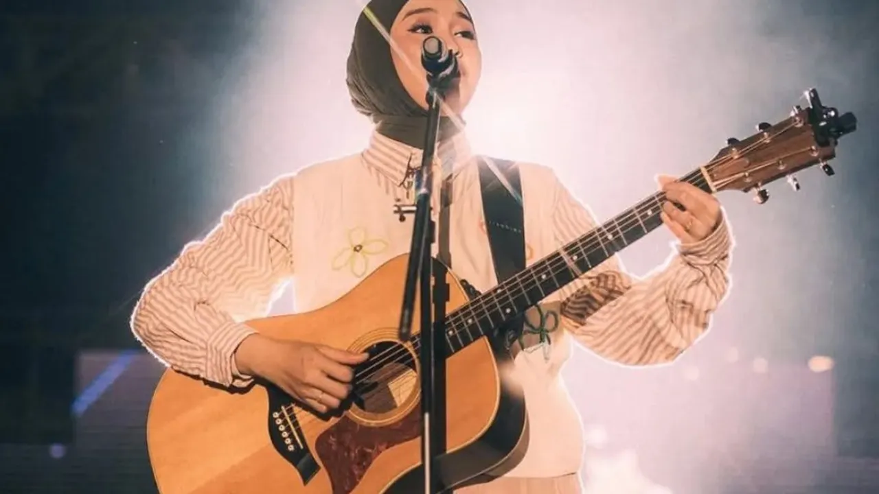 Pesona Salma Salsabil dengan Gitar di Atas Panggung, Memukau Tanpa Tanding
