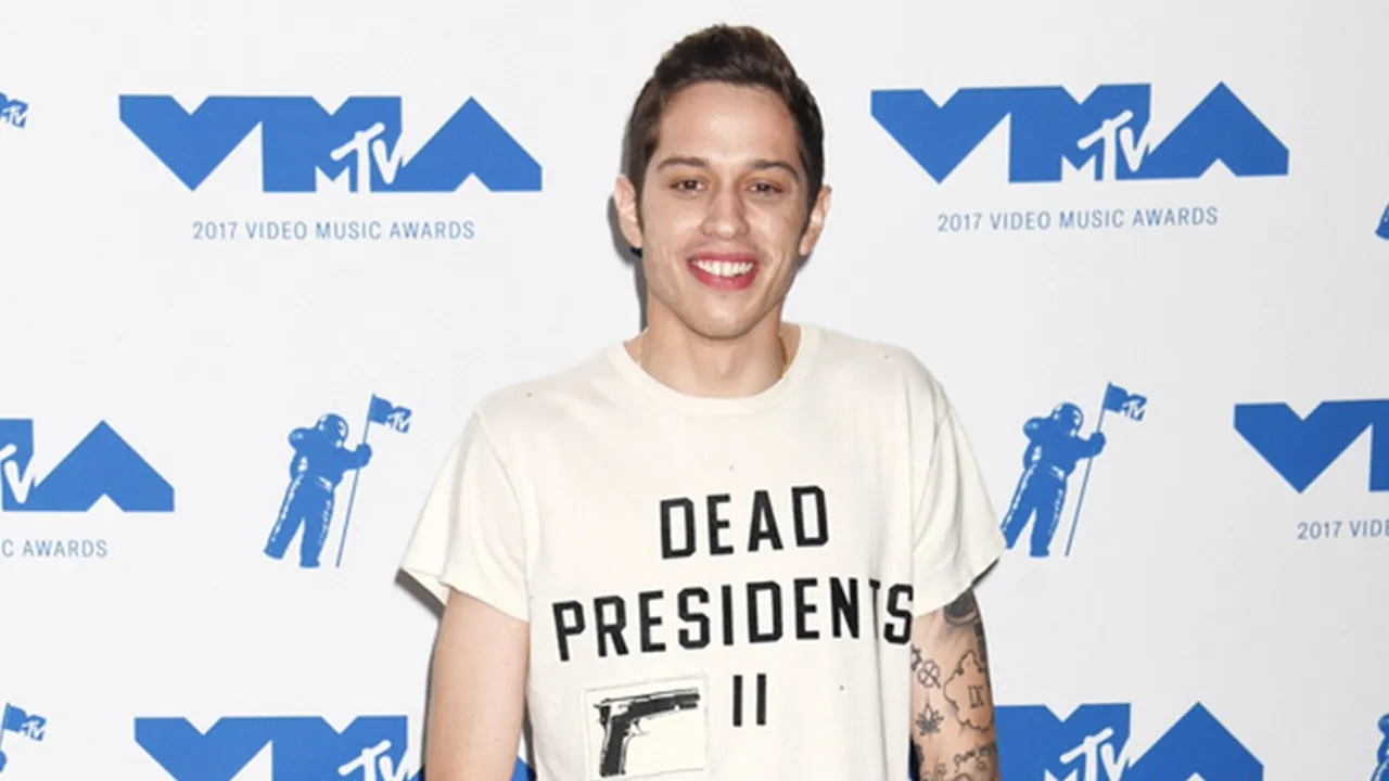 Pete Davidson Kembali Manggung dan Beri Statement Pertama Pasca Putus