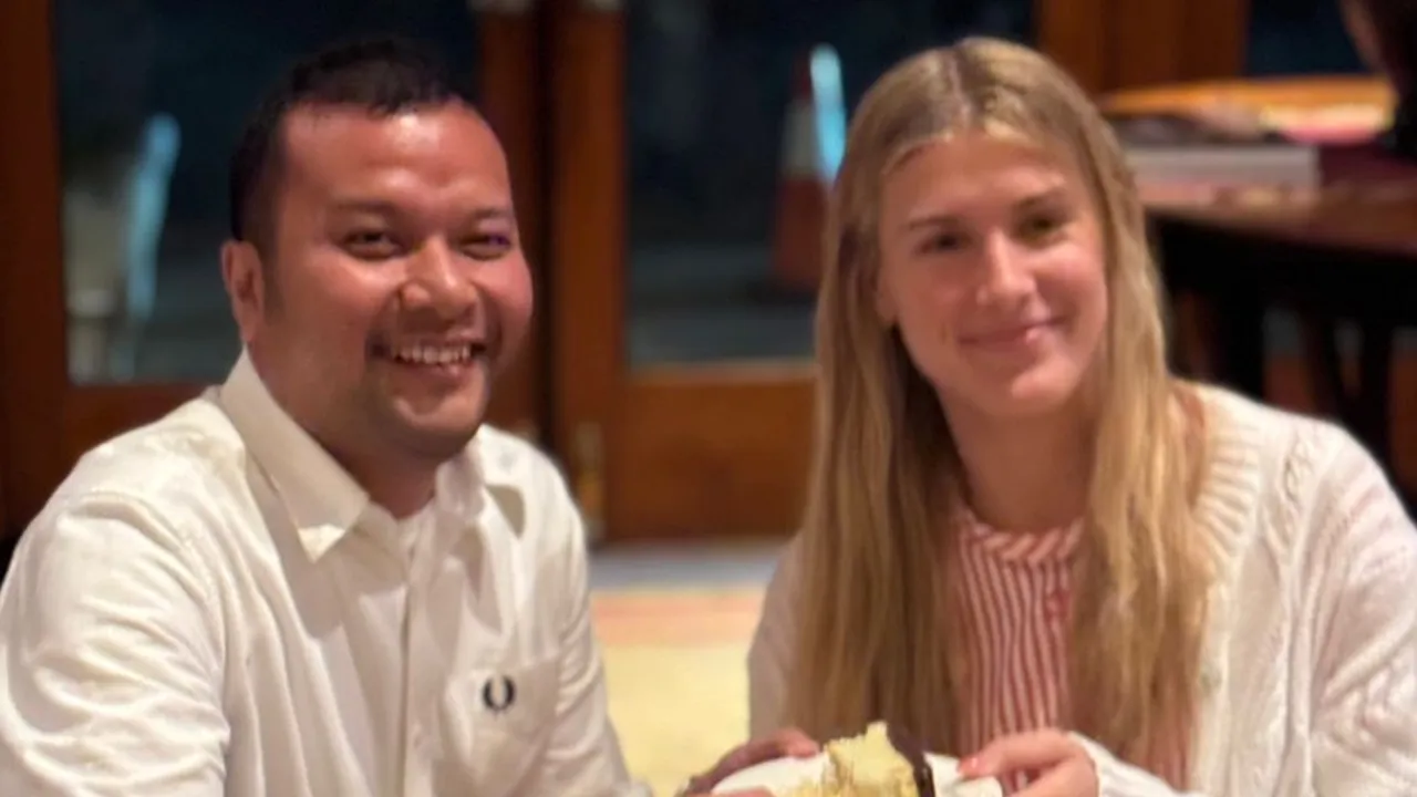 Petenis Eugenie Bouchard Dapat Kejutan Kue Usai Pertandingannya Melawan Luna Maya