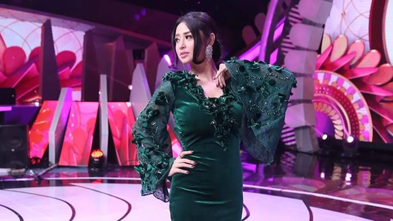 Petugas Rumah Sakit Benarkan Kabar Meninggalnya Ayahanda Dewi Perssik