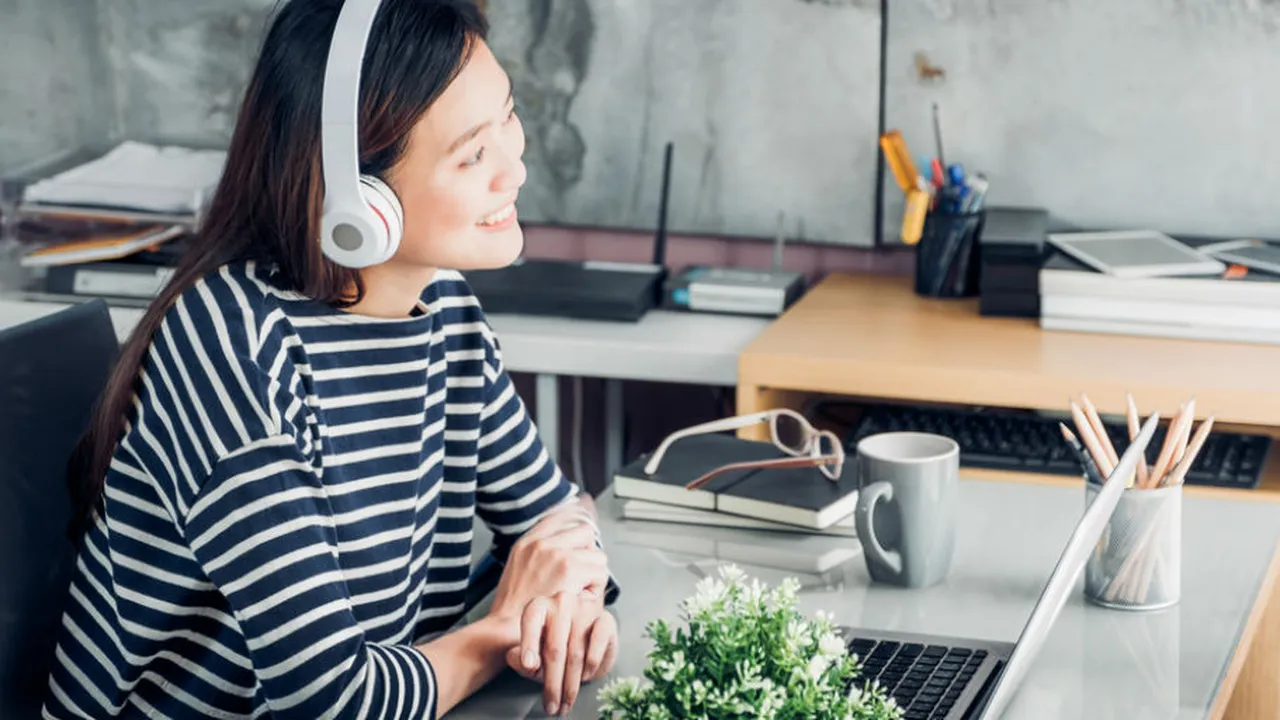 Playlist Spotify yang Jadi Mood Booster Saat #DiRumahDuluKak, Mana Favoritmu?