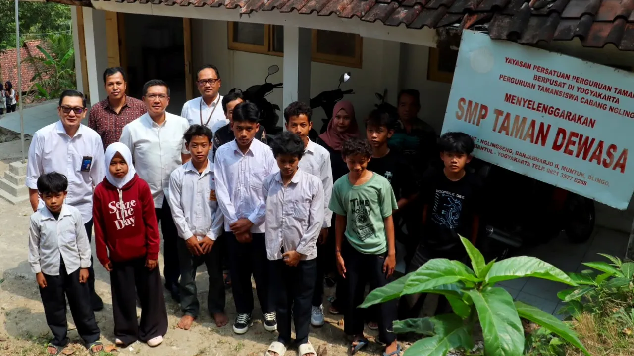 PNM Tak Hanya Bantu Modal Usaha, Mimpi Pendidikan Anak Nasabah Sulastri Ikut Dijaga