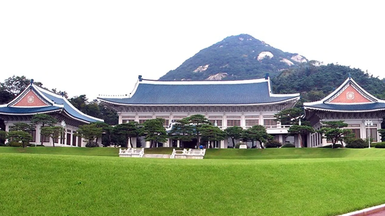 Pohon Berusia 300 Tahun - Arti Warna Biru Bagi Warga Korea, Fakta Seputar Blue House