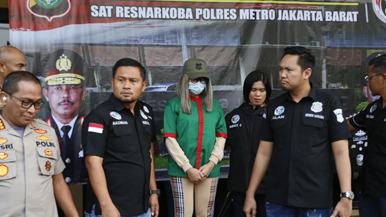 Polisi Beberkan Identitas Lucinta Luna, KTP Perempuan Tapi Paspor Laki-Laki