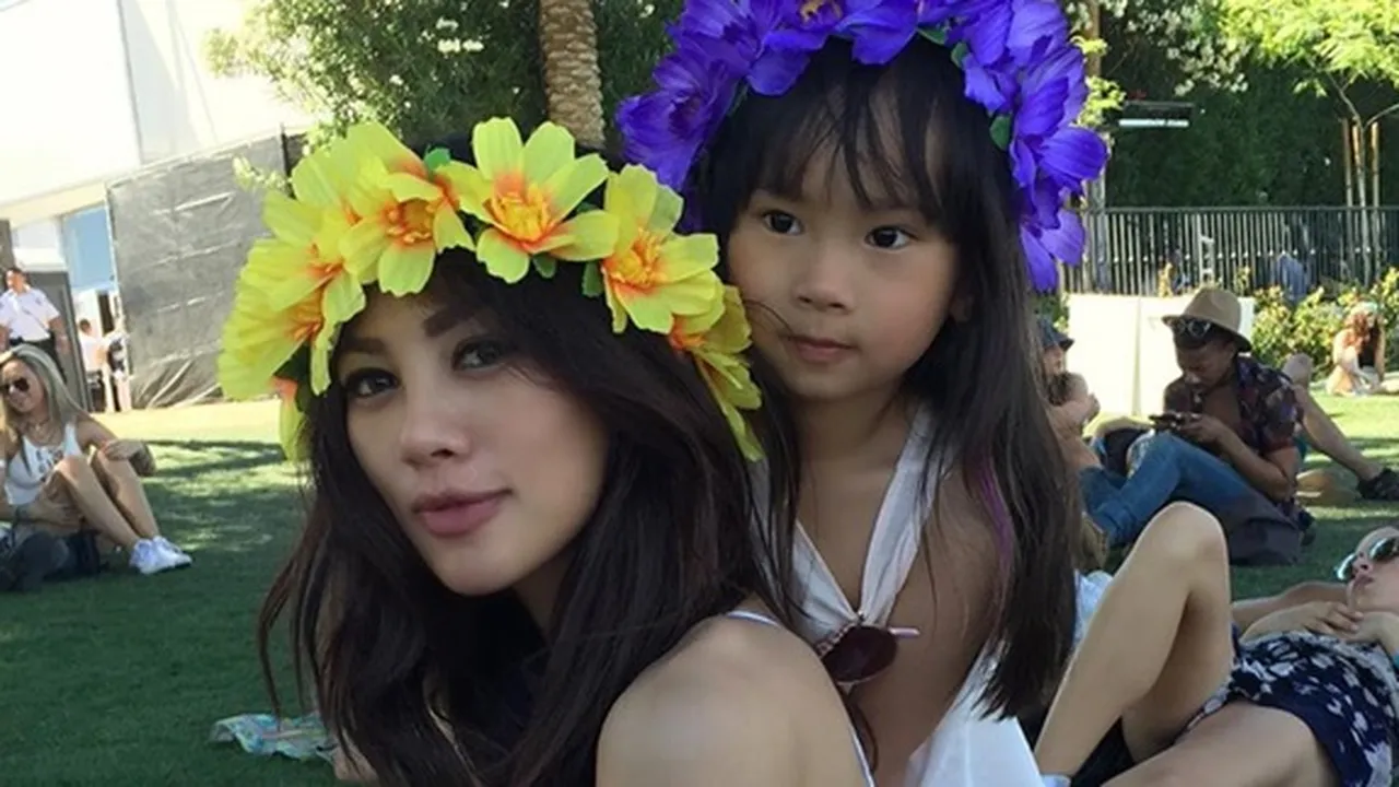 Pose Bareng Anak Cantiknya, Adinda Bakrie Dibilang Cocok Jadi Kakak-Adik