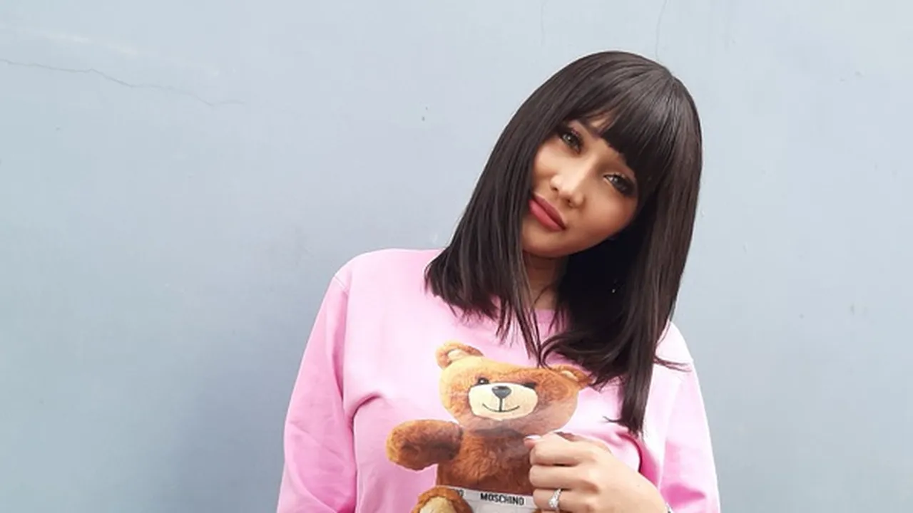 Pose Hot Tanpa Busana di Bathub, Lucinta Luna: Berhalucintaluna