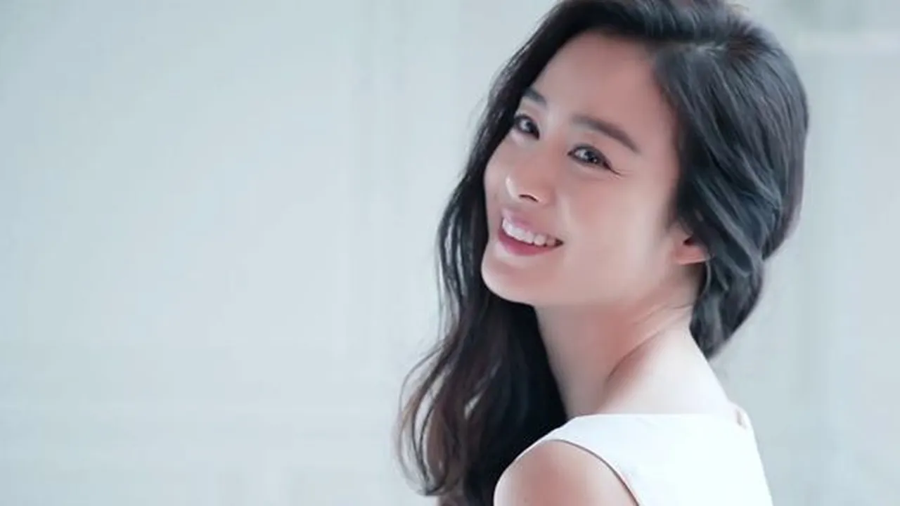 Poster Drama Baru Kim Tae Hee, Jadi Hantu Cantik yang Kembali Pada Suami dan Anak