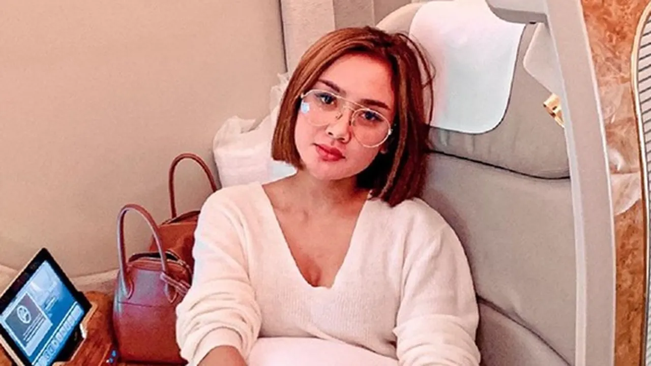 Posting Foto Pakai Kebaya, Cita Citata Ungkap Jadi Juga Nikahnya?