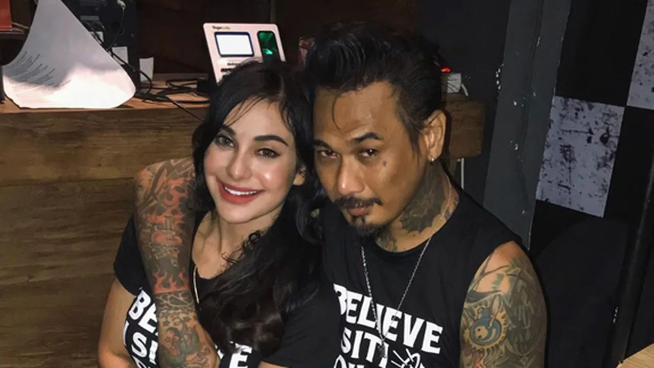 Posting Karikatur Jerinx SID Pakai Peci dan Bawa Al Quran, Nora Alexandra: Alhamdulillah!