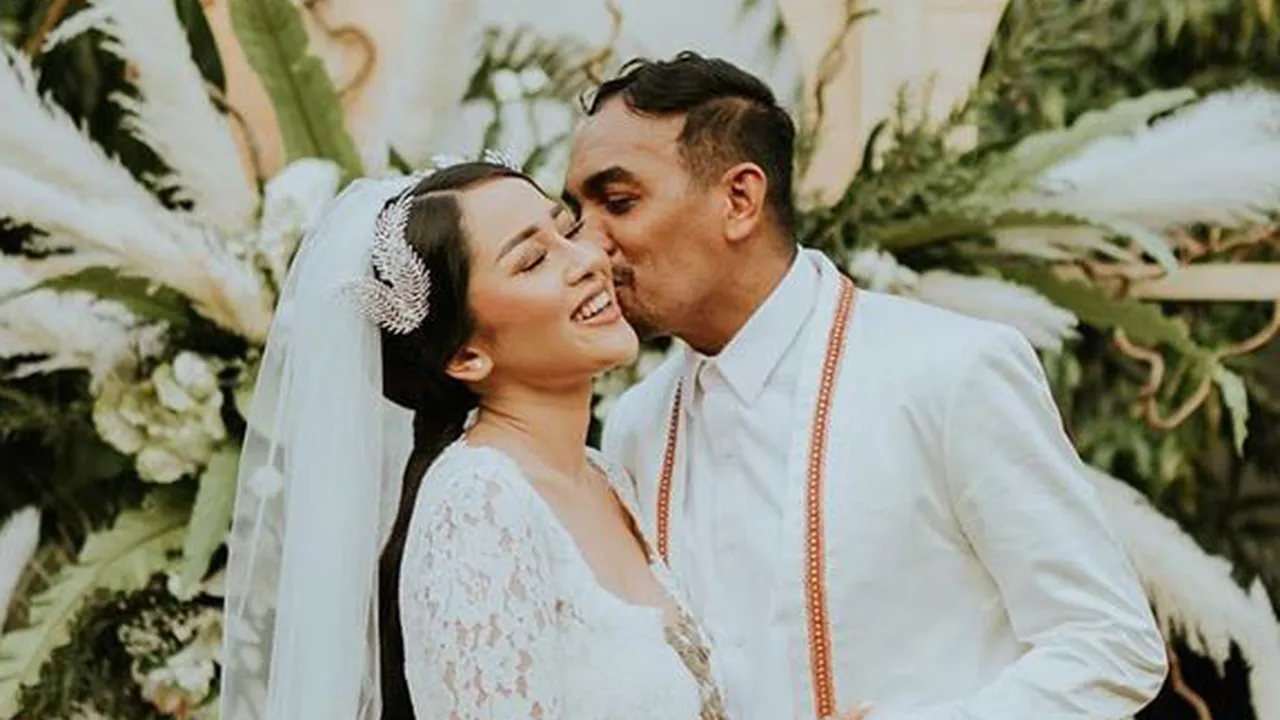 Postingan Terakhir Mutia Ayu, Sebuah Ucapan Selamat Jalan Pada Glenn Fredly Postingan Terakhir Mutia Ayu, Sebuah Ucapan Selamat Jalan Pada Glenn Fredly