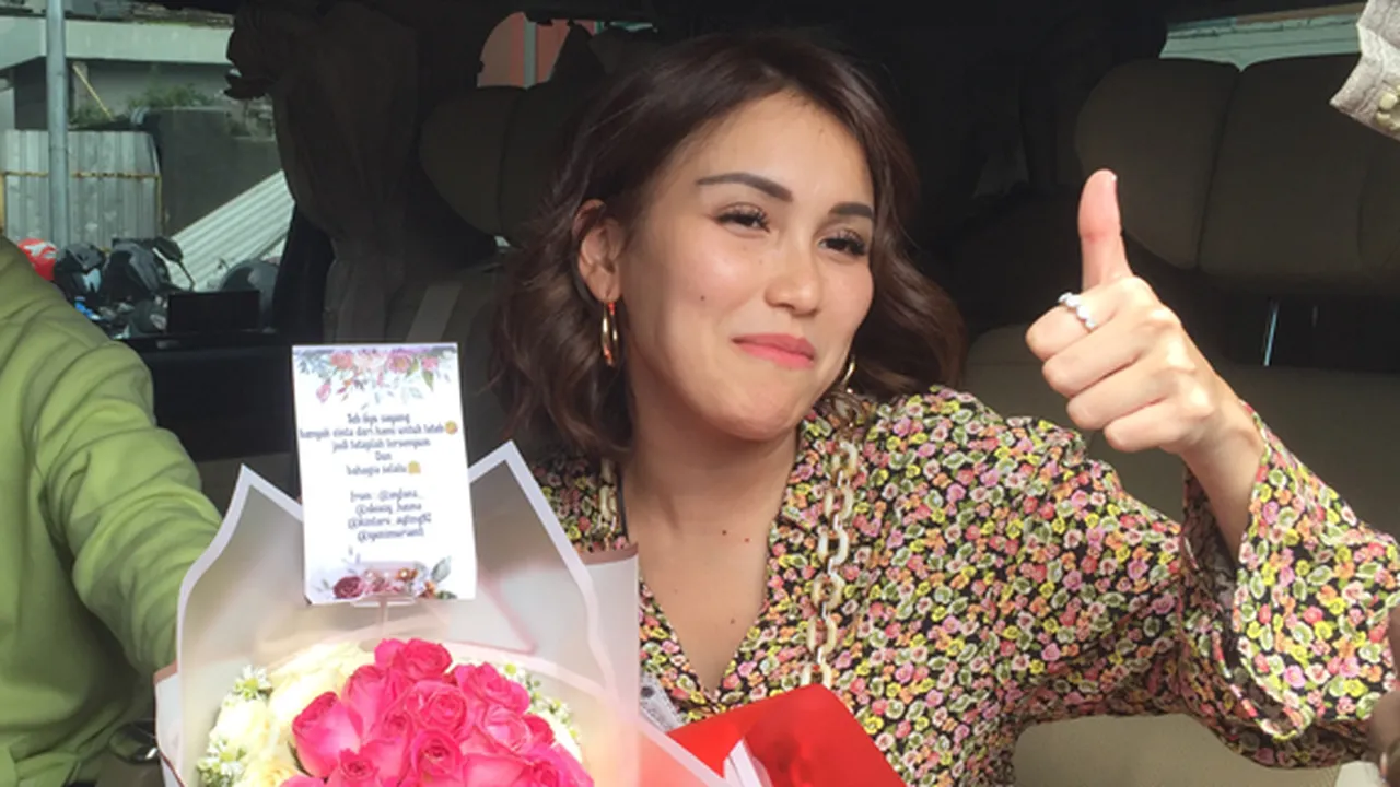 Potong Rambut Pendek Usai Batalkan Pernikahan, Ayu Ting Ting Buang Sial?